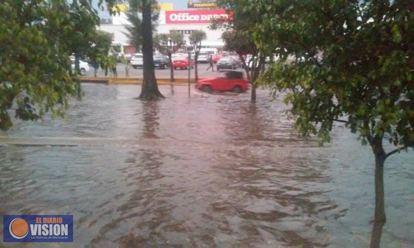 Se inunda avenida principal de Morelia 