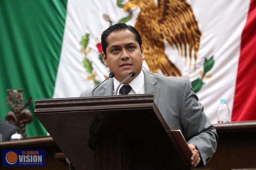 Presenta Daniel Moncada dos iniciativas para agilizar juicios políticos e informe del Gobernador