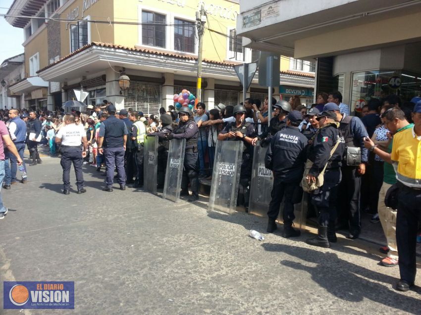 Familiares de Policías agredidos realizan protesta en Morelia por hechos de Arantepacua