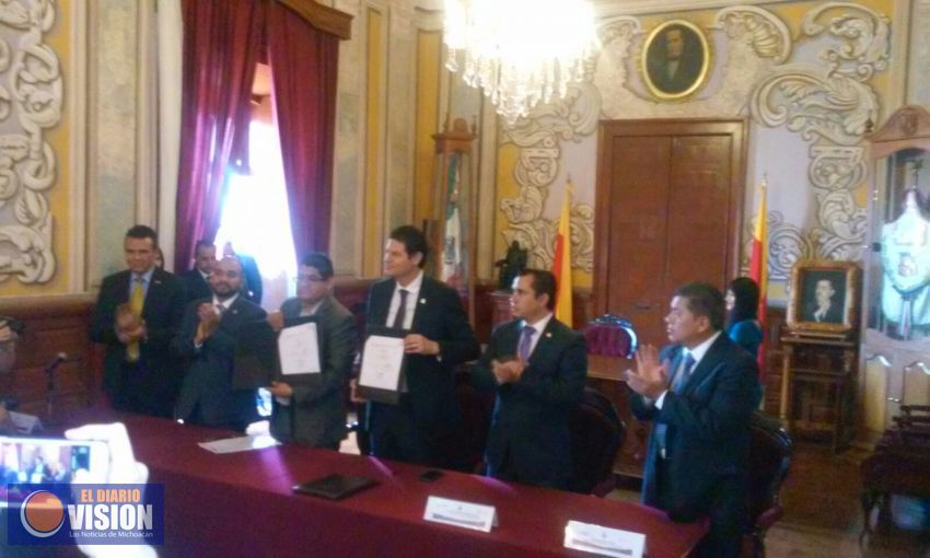 Ayuntamiento y Federacion de Clubes de Migrantes, firman Convenio