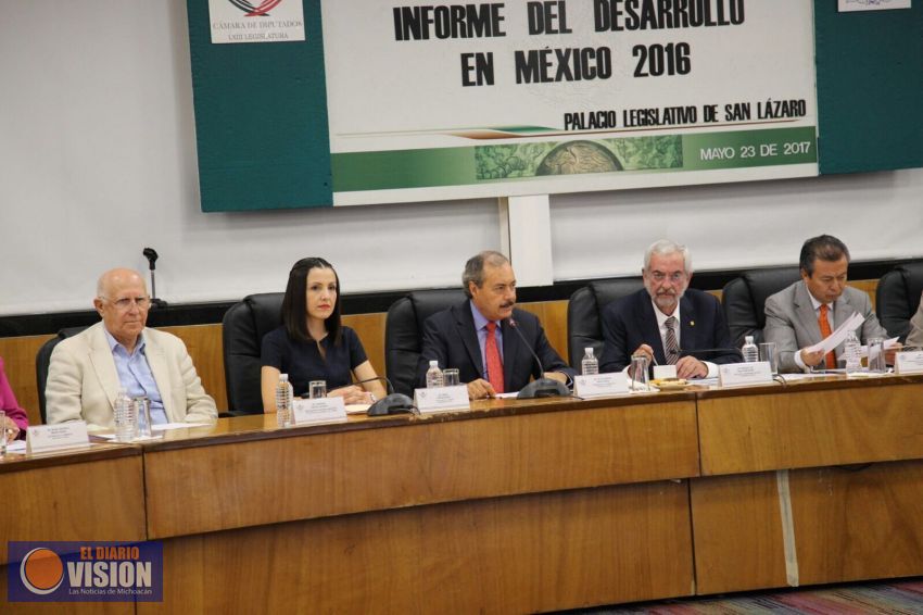 Presentan diputados federales priistas informe sobre desarrollo en México 2016