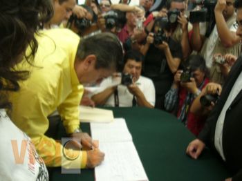 Enrique Bautista encabeza sondeo de opinión en redes sociales