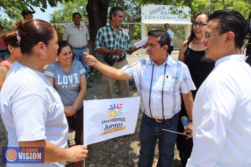 Coahuayana avanza en materia de obras públicas con visión social: Torres Piña