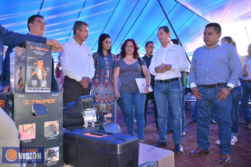 Entrega Seddeco 113 apoyos de Vende Más a microempresarios de Uruapan, Nahuatzen y Paracho