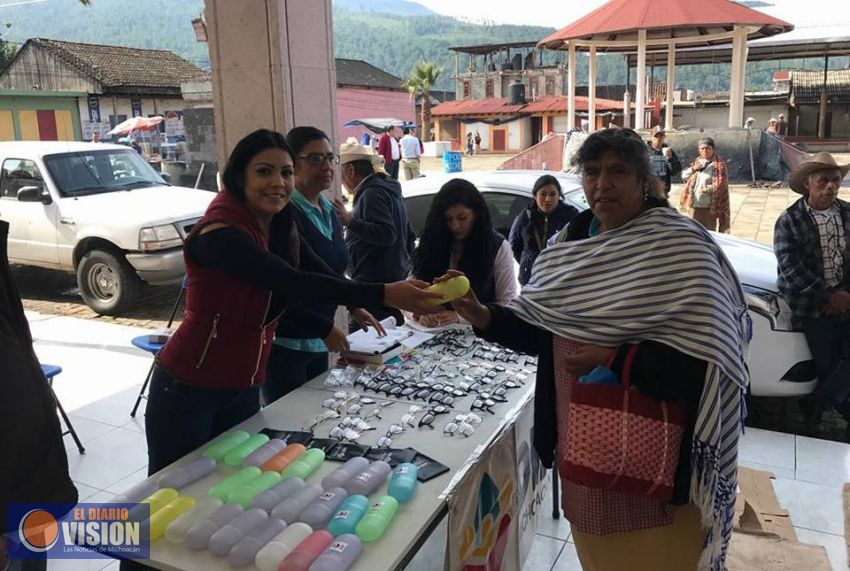 142 Adultos Mayores del Municipio de Nahuatzen recibieron lentes gratuitamente