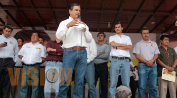 Silvano Aureoles de gira por Paracho