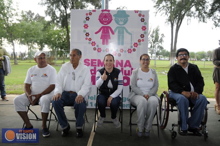 Adultos Mayores participan en Jornada Deportiva