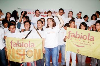 Signa Fabiola Alanís pacto por los jóvenes de Michoacán 