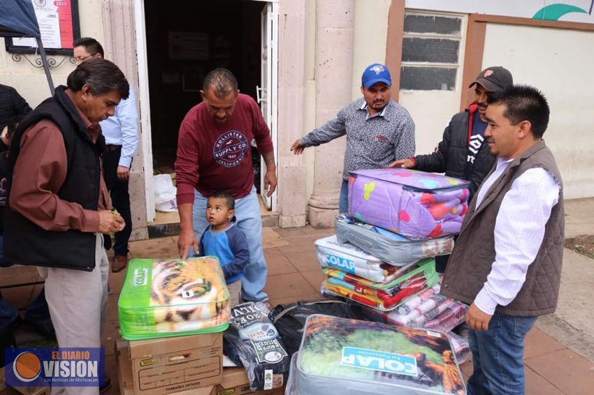 Entrega Ayuntamiento de Coeneo víveres al DIF Michoacán para damnificados
