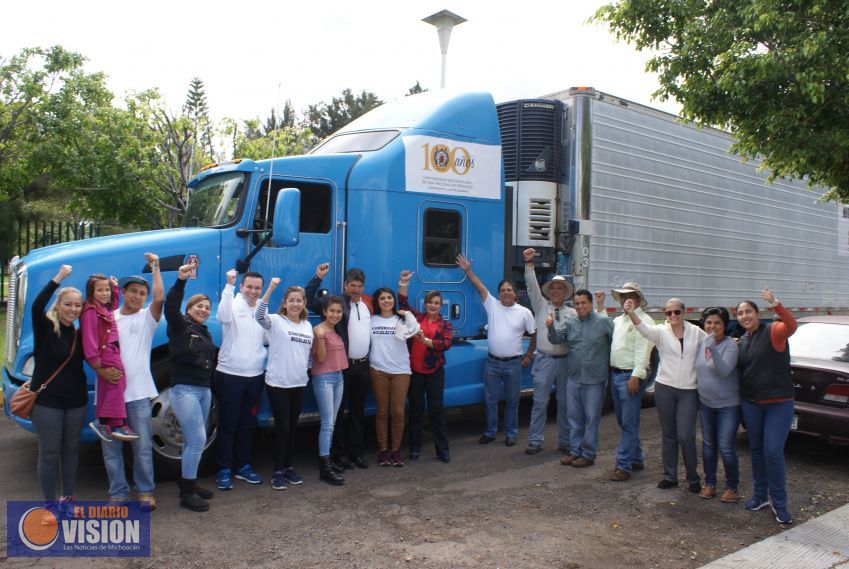 Sale otro camión con ayuda humanitaria, ahora Puebla