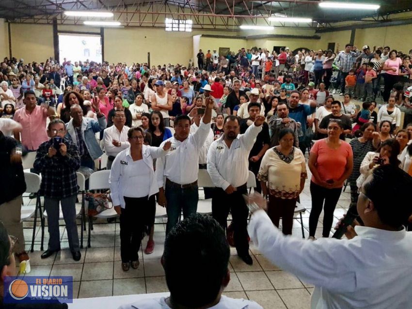 Carlos Torres Piña toma protesta a más de mil nuevos simpatizantes del PRD