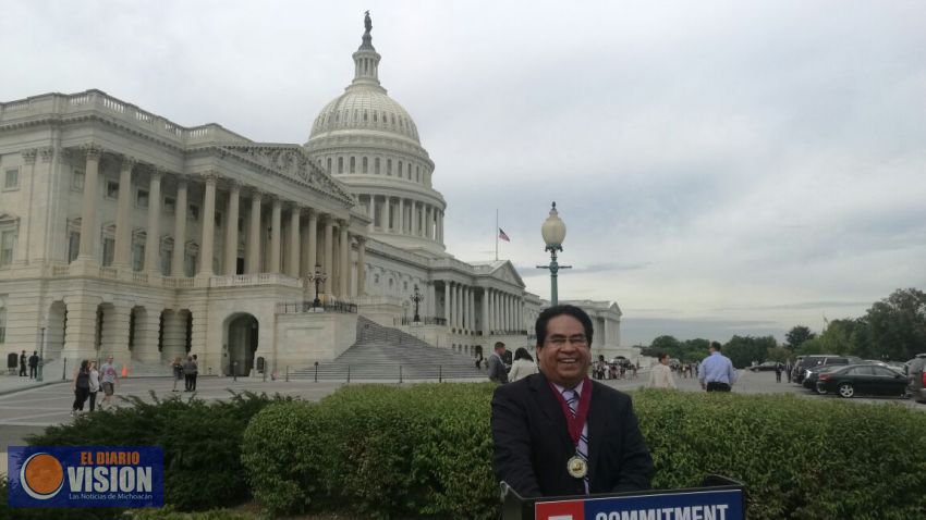 El Periodista, Macario Ramos, recibe reconocimiento de la AIPEH en Washington D.C