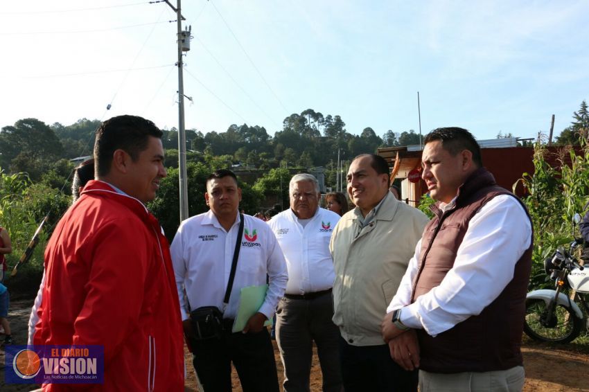 Ayuntamiento de Uruapan supervisan introducción de alcantarillado sanitario en la colonia la Huerta