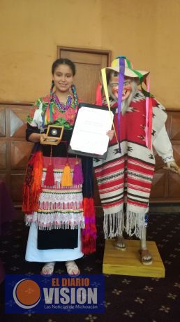 Sectur Michoacán reconoce a la niña Yaneri Premio Nacional de la Juventud 2017