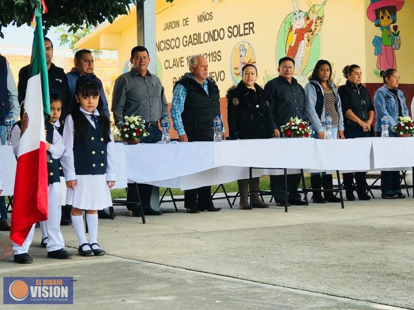 Inaugura Baltazar Gaona techumbre en jardín de niños de Tarímbaro