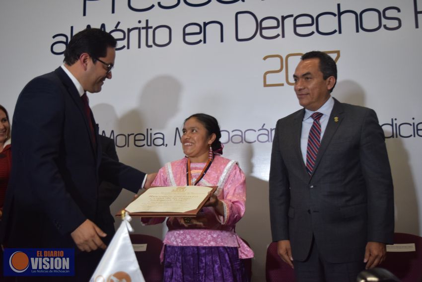 Entrega CEDH Presea Michoacán al Mérito en Derechos Humanos 2017