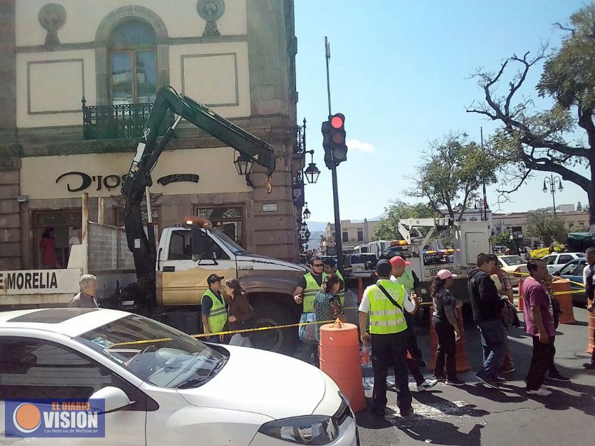 Realizan mantenimiento de semáforos en Morelia
