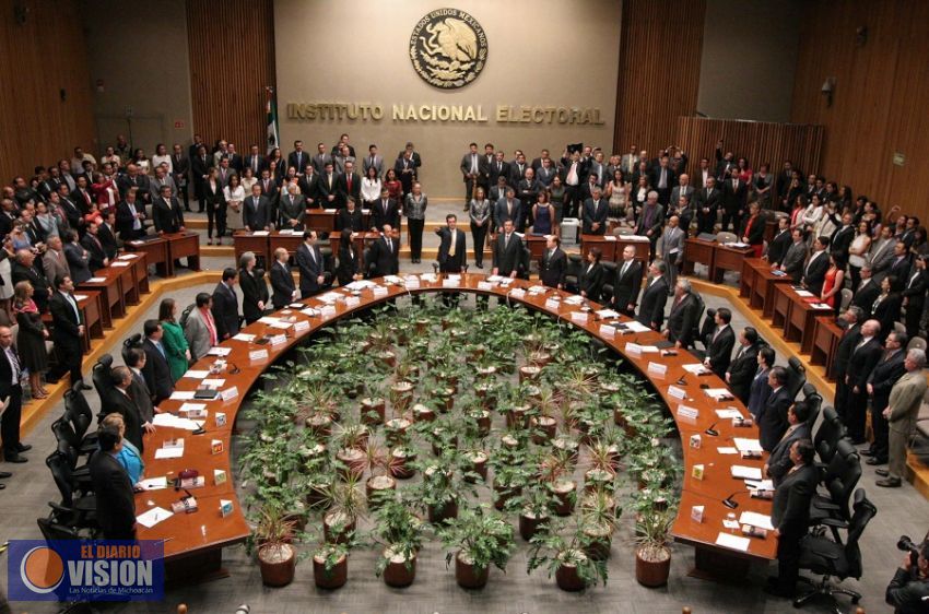 Confirma INE mercado negro de firmas
