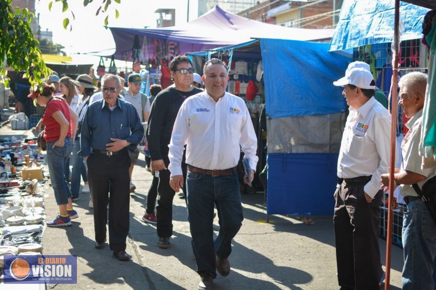 Comerciantes del Tianguis del Auditorio municipal respaldan a Carlos Quintana como Alcalde 