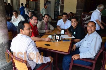 Constantino Ortiz recibe muestras de adhesión