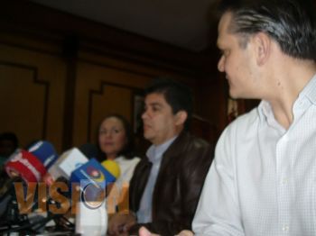 Germán Tena: Godoy, “Candil de la calle, oscuridad de su casa”