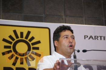 Moreira abandona a su candidato Fausto: Báez Ceja