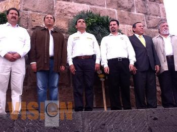 Silvano Aureoles arranca campaña con multitudinario mitin en la plaza Melchor Ocampo