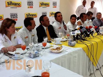 Zambrano: La competencia será con el PRI, el PAN se va al tercer lugar