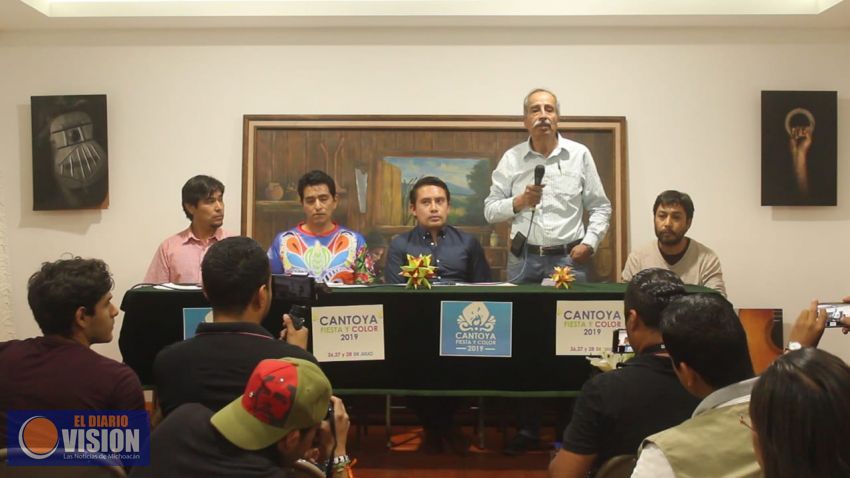 Presentan la convocatoria del Cantoya Fiesta y Color de Paracho