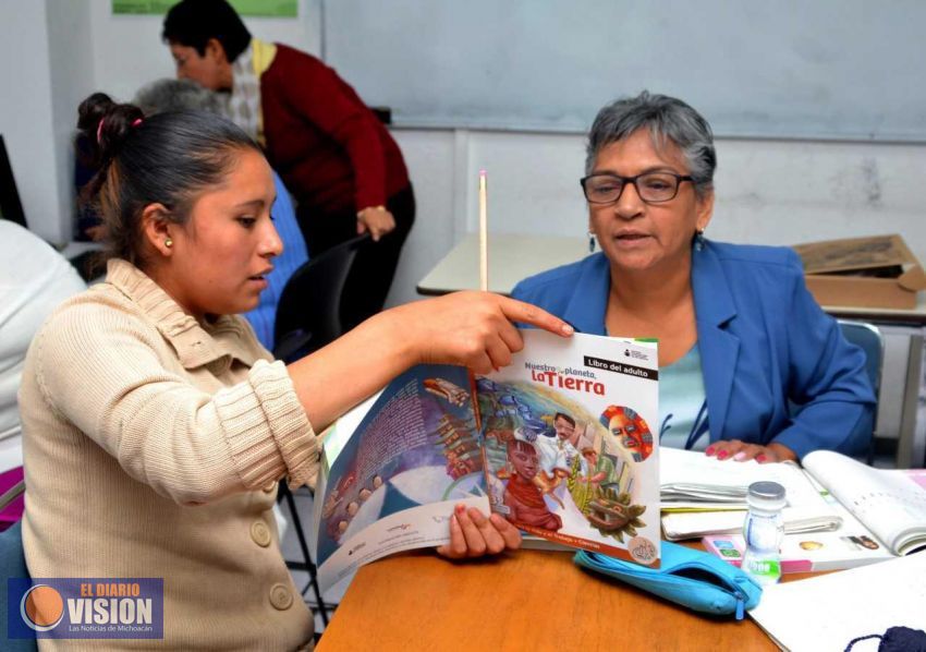 24 mil 596 michoacanas madres de familia se encuentran estudiando educación básica 