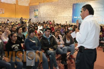 Reafirma Silvano Aureoles ante universitarios que iniciará un nuevo estilo de gobierno