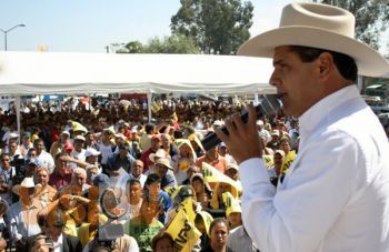 Convoca Silvano Aureoles a una gran alianza con transportistas