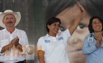 Ni agua tienen en Coahuayana, informa Luisa María Calderón