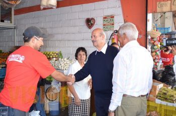 Fausto Vallejo realiza recorrido por el Mercado de Abasto