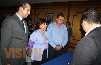 Se registra Luisa María Calderón como aspirante a la senaduría 
