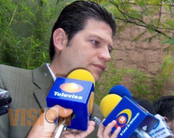 Poncho Martínez realiza encuesta para decirse
