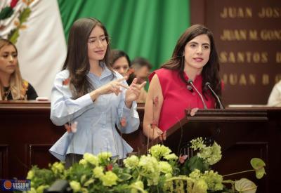 Giulianna Bugarini impulsa la profesionalización de intérpretes de Lengua de Señas Mexicana 