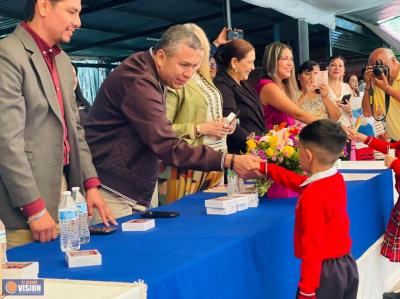 Por darles becas a los niños de Michoacán me quieren sancionar: JC Barragán