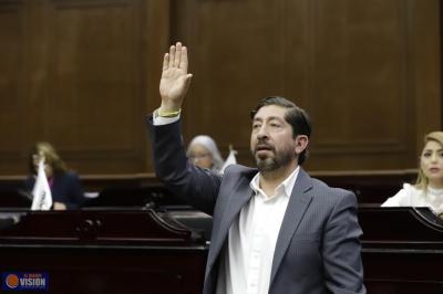 Abraham Espinoza propone identificar con color los asientos preferentes en el transporte público