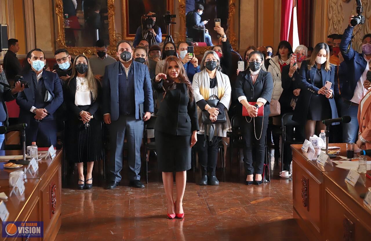 Rinde protesta María del Carmen López Herrejón como Contralora de Morelia