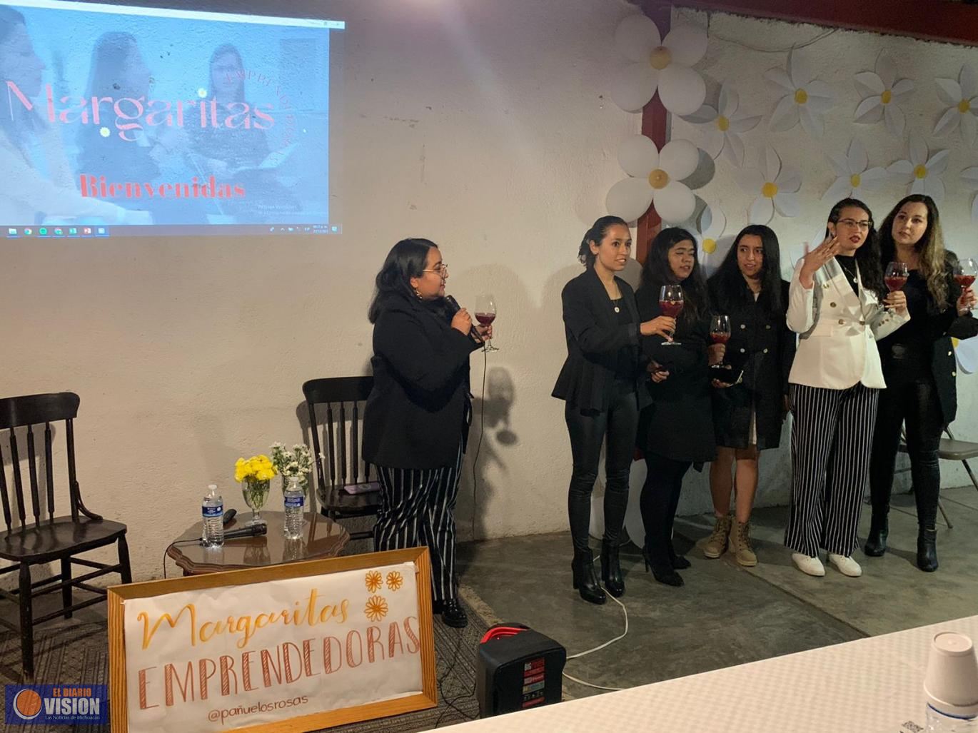 Jóvenes mujeres brindan por un año más de su emprendimiento 