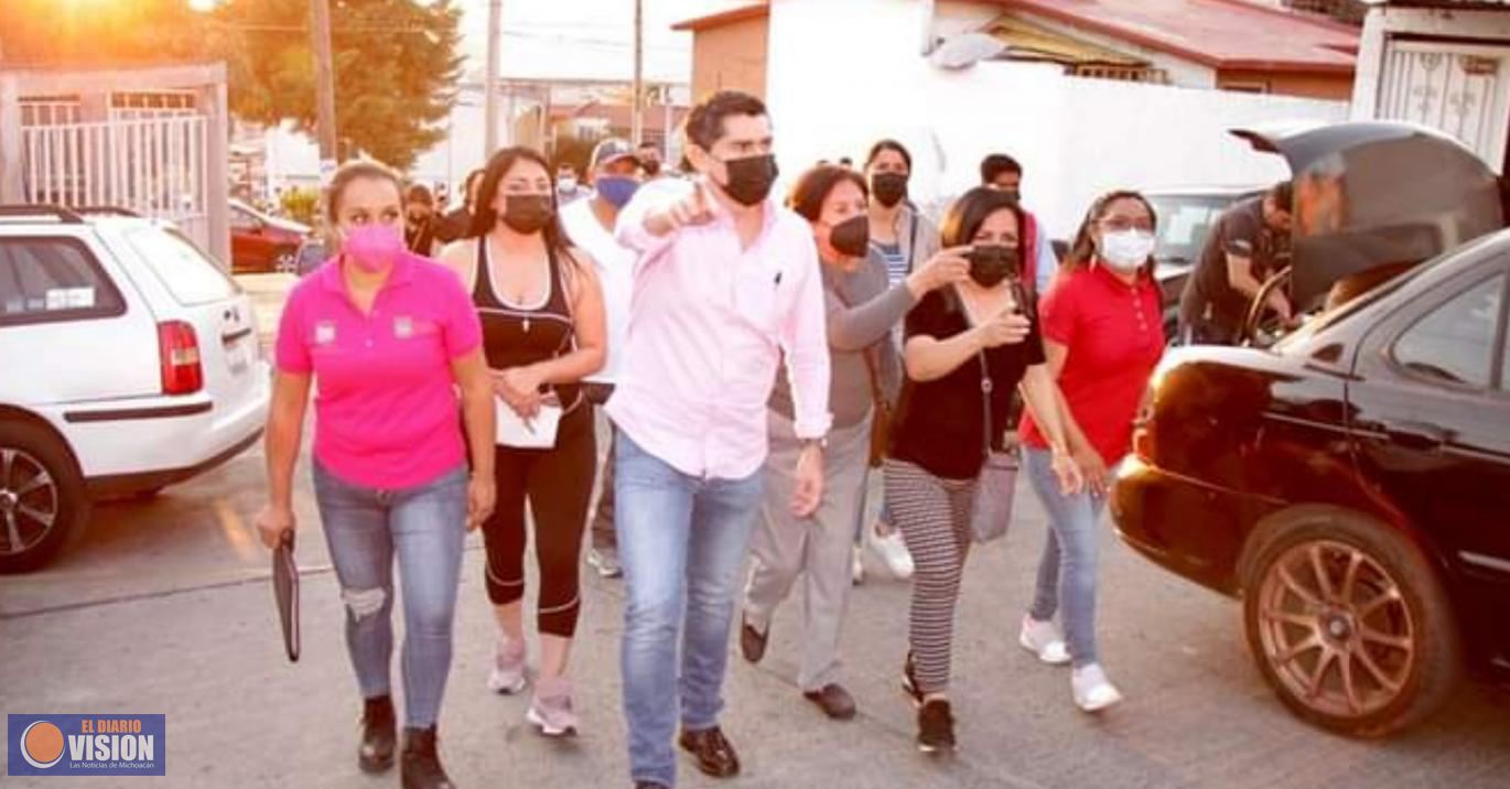 Toño Ixtláhuac, recorre colonias de Zitácuaro