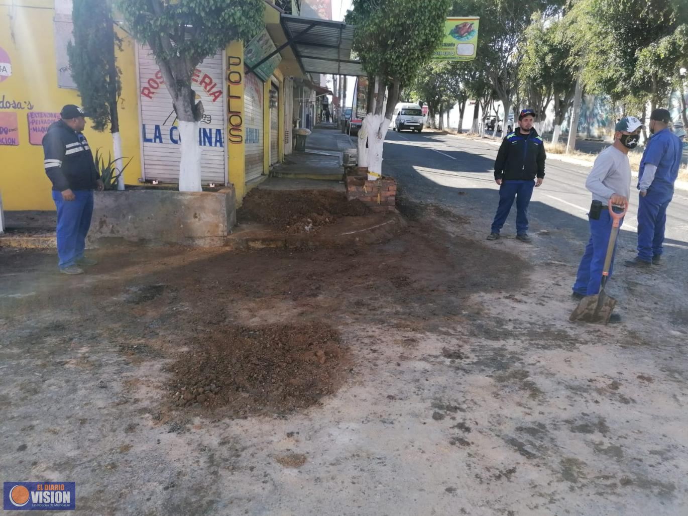 Reparan fuga de agua que afectaba a colonias del poniente de Morelia 