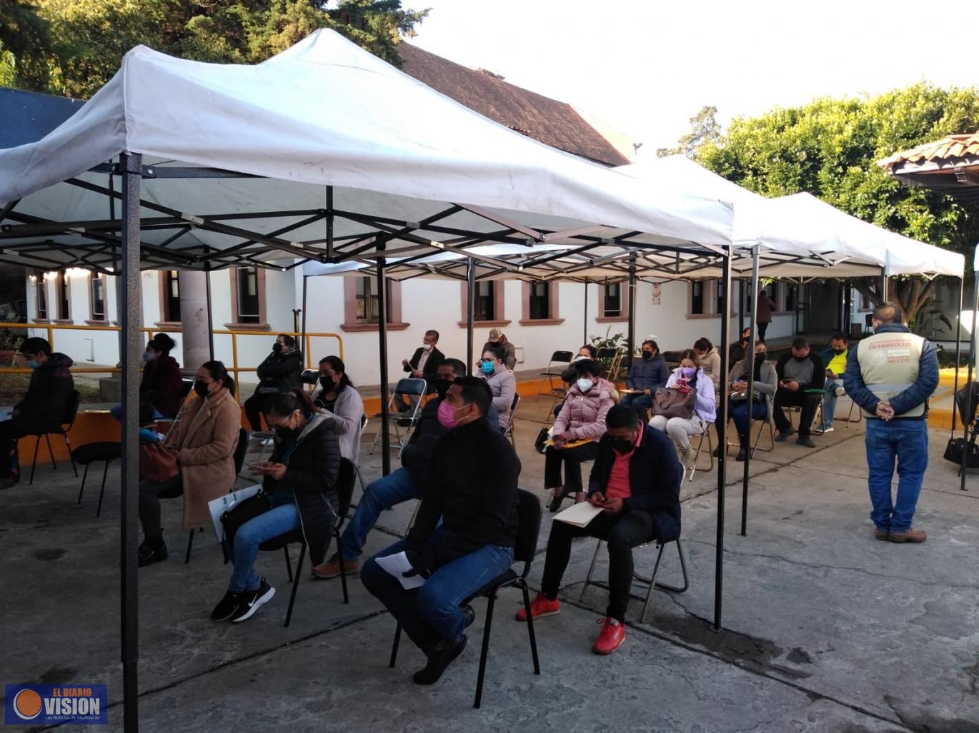 Aplican refuerzo de inmunización anti COVID-19 a personas de 40  a 59 años