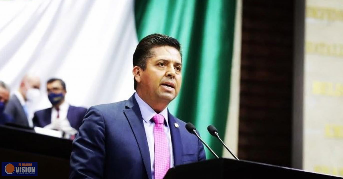 Antonio García presenta propuesta para que millones de mexicanos accedan al agua potable