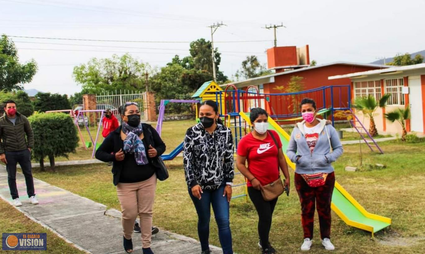 Mary Carmen Bernal visitó varias comunidades del municipio de Zitácuaro