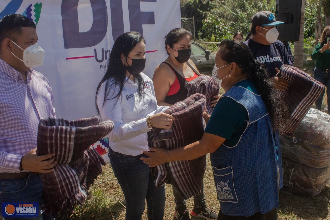 Yadira Ramírez continúa su labor social al frente del DIF