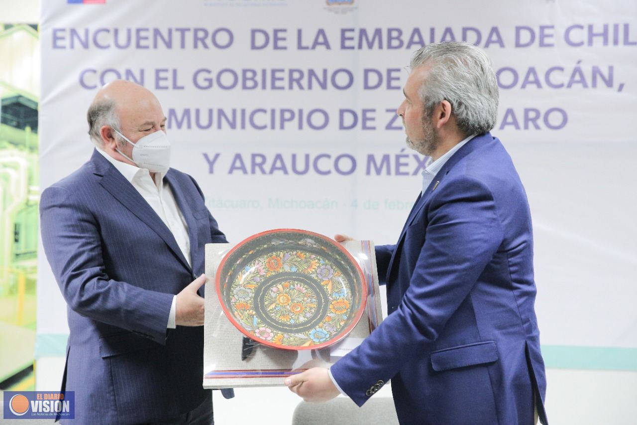 Bedolla se reúne con embajador de Chile