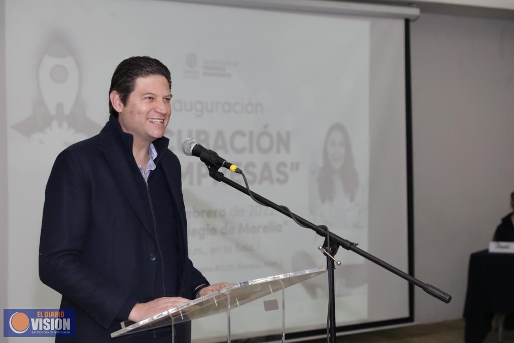 Llama Alfonso Martínez a emprendedores a ser perseverantes y disciplinados