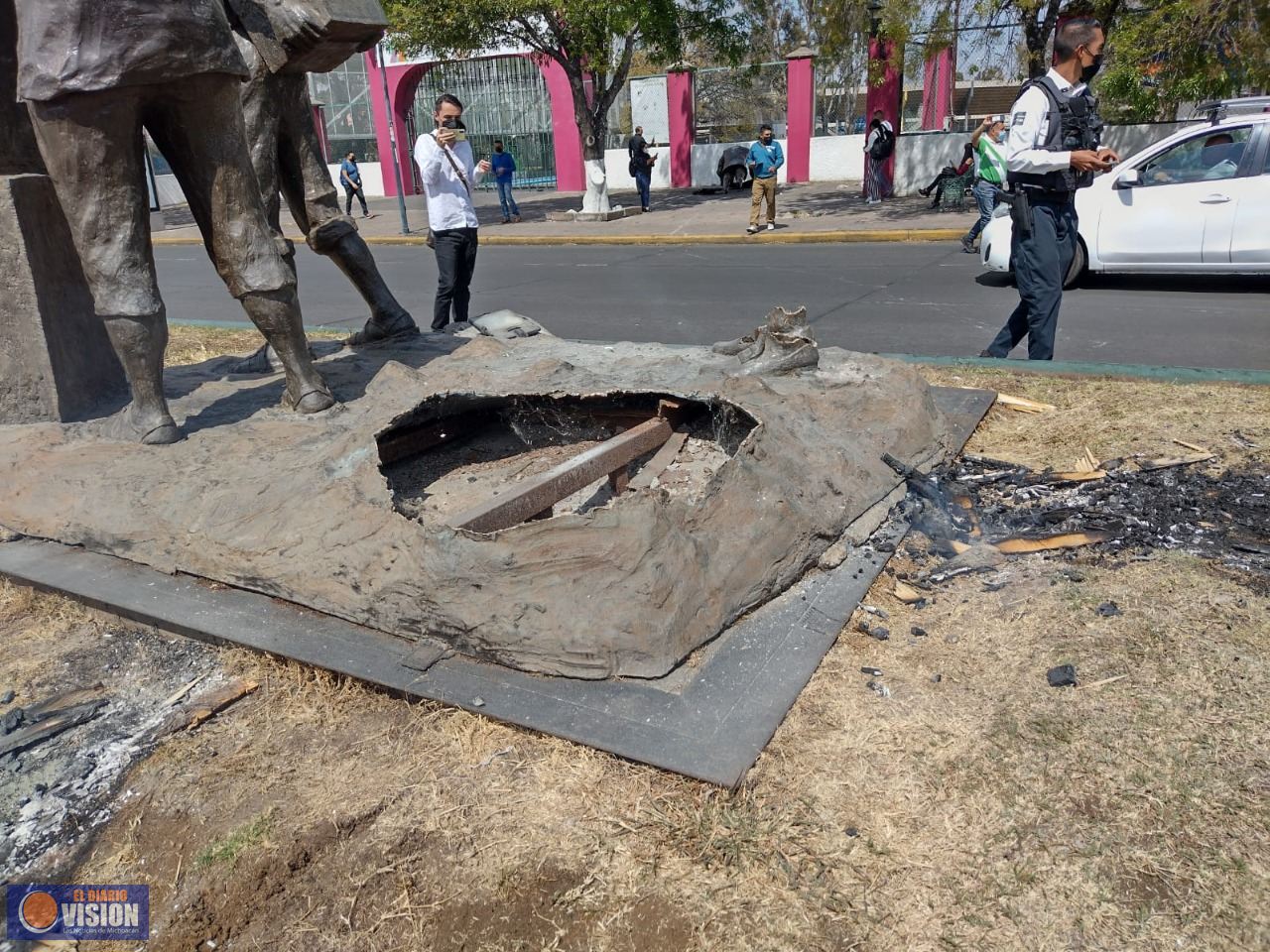 El Ayuntamiento de Morelia reprueba derribo de monumento a los constructores
